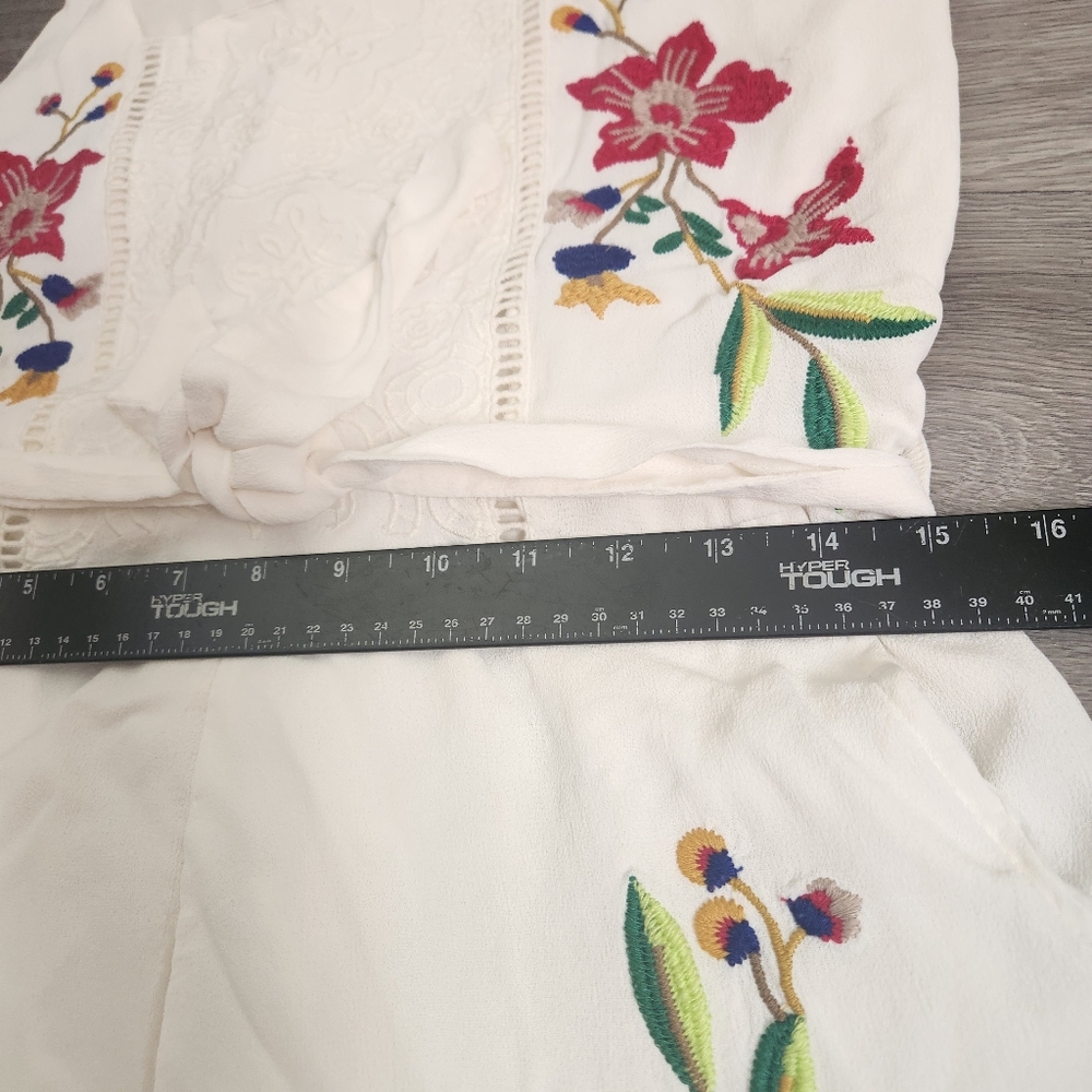 Guess White Shorts Bib Jumper‎ Size 4 Embroidered Y2K Floral Lightweight  Eyelet - Picture 6 of 14